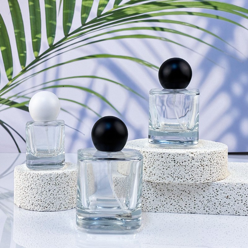 Cum se prepară apa de parfum: un ghid complet pas cu pas cu formule